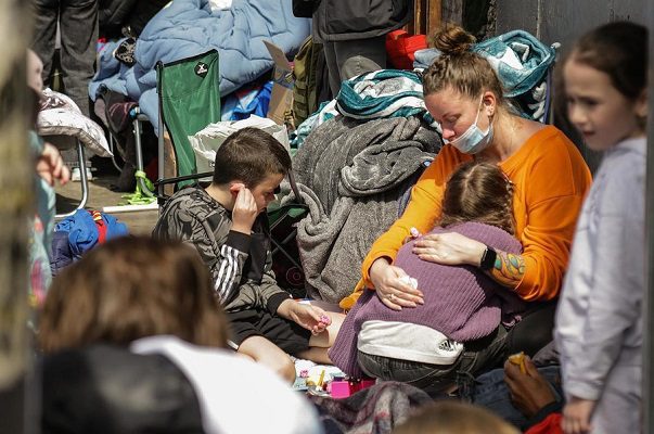 Refugiados de Rusia y Ucrania esperan cruzar a EE.UU. a través de México