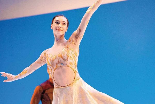 La bailarina Olga Smirnova abandona Rusia en rechazo a invasión a Ucrania