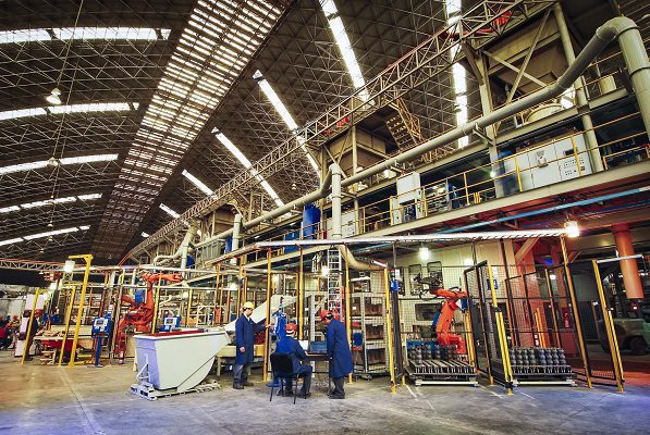 Empresa mexicana de autopartes anuncia suspensión de operaciones en Rusia