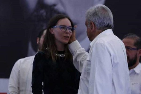 AMLO revela que Belinda tiene un juicio con el SAT y "lo está defendiendo"