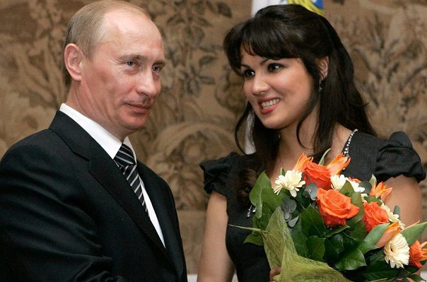 La soprano rusa Anna Netrebko suspende sus conciertos en la Ópera de NY