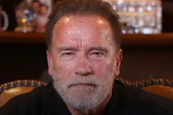 "Tú comenzaste esta guerra. Puedes detener esta guerra", dice Arnold Schwarzenegger a Putin