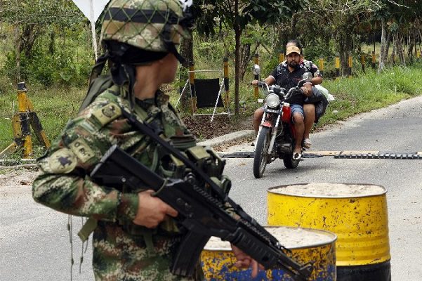 El ELN de Colombia anuncia cese al fuego por elecciones legislativas