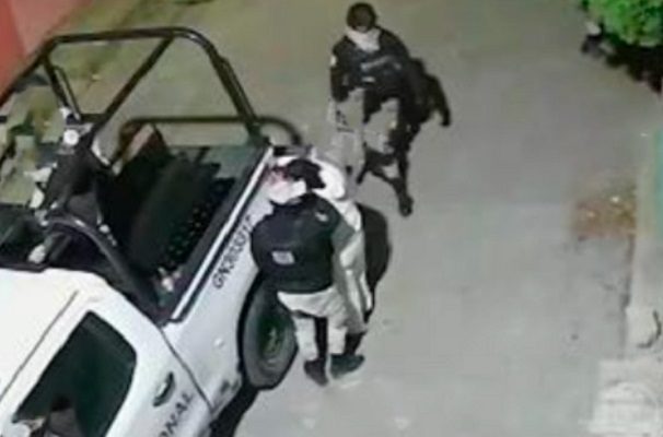 Presuntos elementos de la GN golpearon a hombre y manosearon a mujer en Ecatepec