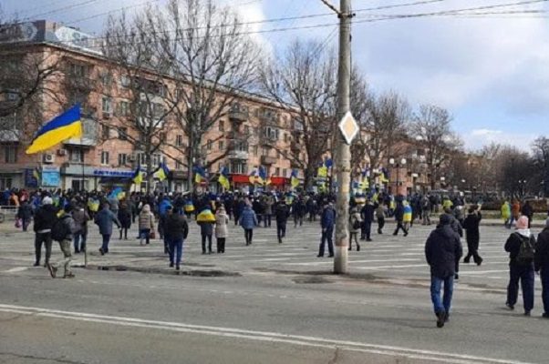 Detienen a más de 4 mil 300 en Rusia en protestas contra la invasión a Ucrania