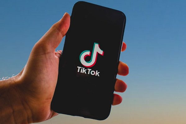 TikTok suspende transmisión de videos en vivo en Rusia