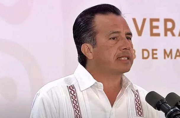 AMLO y Cuitláhuac García celebran reforma para promover Revocación de mandato