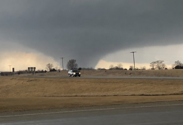 Siete muertos tras paso de tornados en Iowa