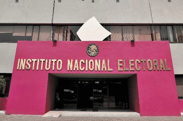 INE emite medidas contra Morena por difusión indebida de Revocación de mandato