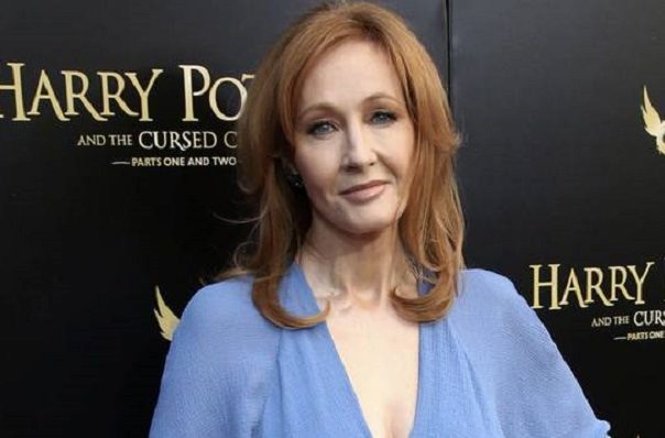 J.K. Rowling ofrece más de un millón de dólares para huérfanos en Ucrania