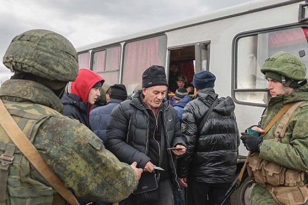Ucrania tacha de'inaceptable' evacuación de civiles ucranianos a Rusia