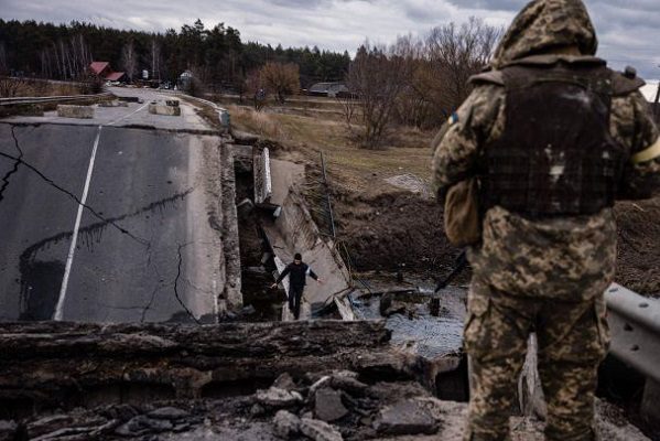 Ucrania y Rusia reanudan negociaciones, donde abordarán corredores humanitarios