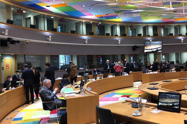 Unión Europea acuerda iniciar proceso de adhesión de Ucrania, Georgia y Moldavia