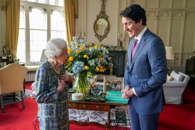Trudeau visita a la Isabel II previo a encuentro con Johnson