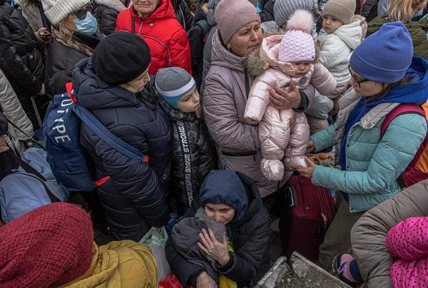 ONU alerta que 100 mil niños están en peligro en Ucrania