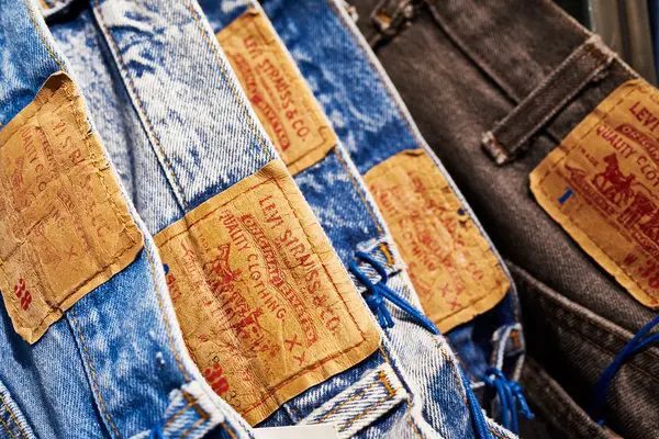 Levi Strauss anuncia que dejará de vender sus productos en Rusia