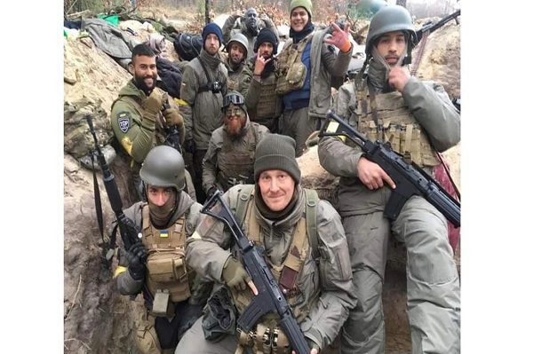 Reportan presencia de mexicanos entre voluntarios en la protección de Kiev