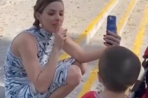 Exhiben mal trato de Mariana Rodríguez a niño detrás de cámaras #VIDEO