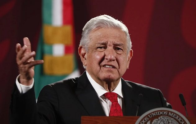 AMLO acusa a opositores de espiar al gobierno y asegura tener informantes