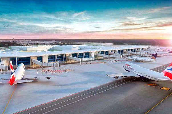 Avión con destino a NY aterriza de emergencia en Cancún por humo en la cabina