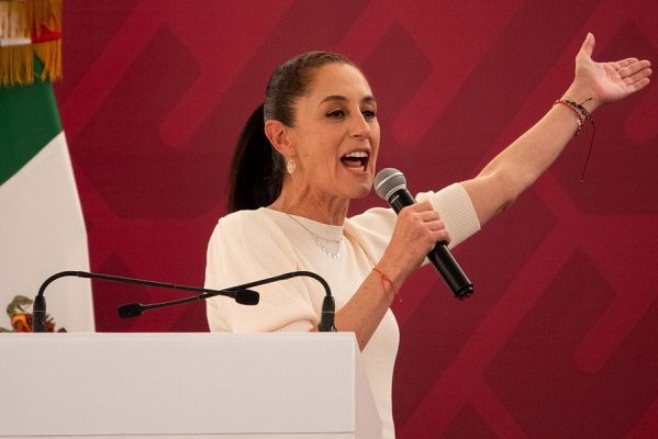 Sheinbaum acusa que "no es feminista el uso de la violencia"
