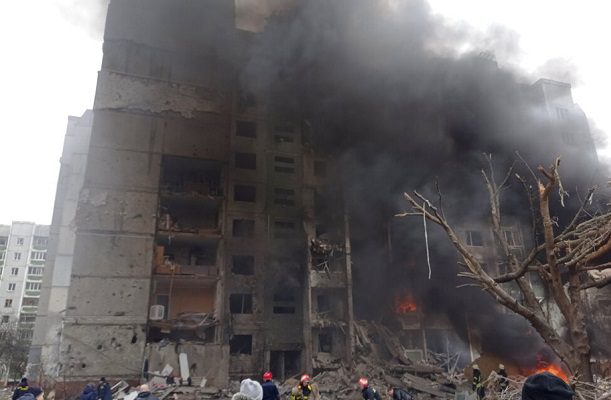 Niña de seis años muere deshidratada bajo su casa destruida en Ucrania