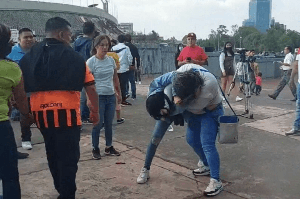 Mujeres protagonizan pelea en Ciudad Universitaria previo al Pumas vs Necaxa #VIDEO