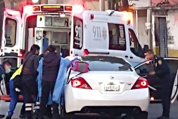 Asesinan a hombre frente a su hijo en la V. Carranza mientras viajaban en su auto