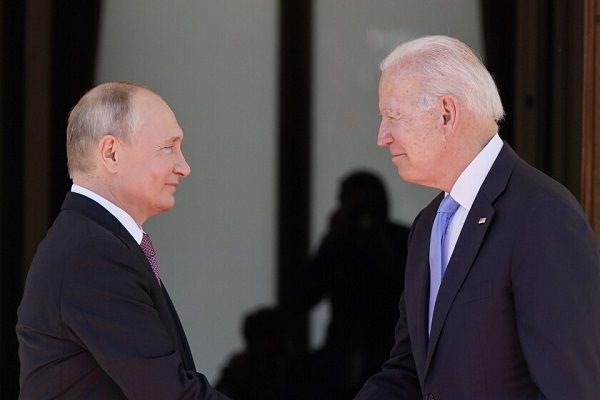 Rusia convoca a embajador de EU luego de que Biden llamara a Putin "criminal de guerra"