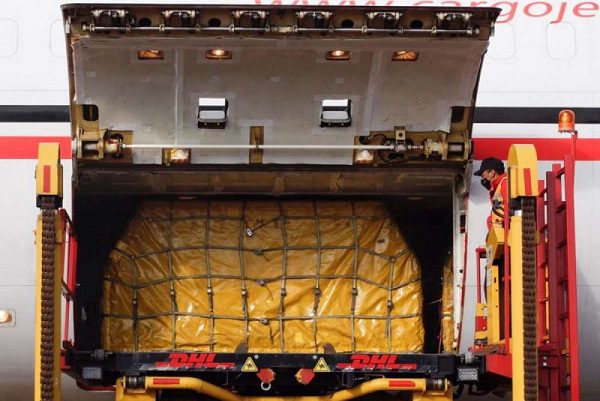 Arriba a México lote con 3.8 millones de vacunas AstraZeneca donadas por EE.UU.