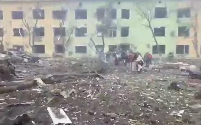 Presidente de Ucrania denuncia ataque ruso a hospital de maternidad #VIDEOS