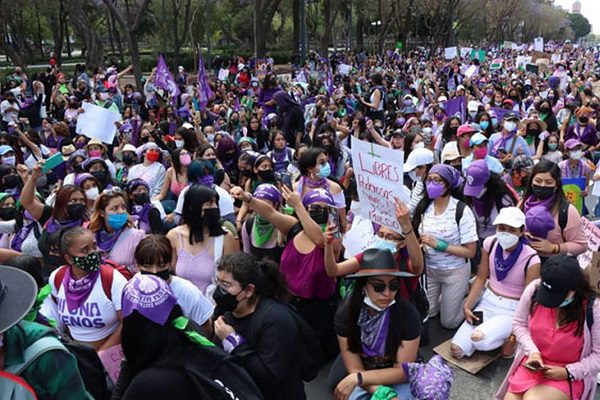 AMLO celebra que manifestaciones por 8M transcurrieran sin incidentes mayores