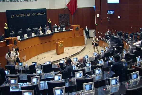 Senado cancela sesión por ausencia de mujeres durante el 'el 9 nadie se mueve'