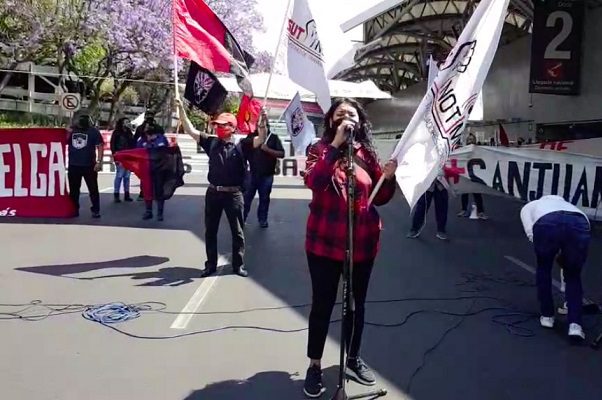 Trabajadores de Notimex bloquean la Terminal 1 del AICM