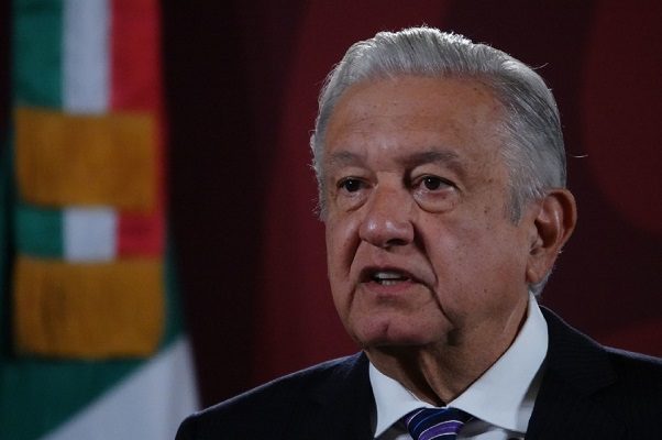 AMLO alerta que empresas se están “pasando de rosca” con gasolina