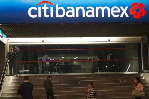 Mexicanos y que paguen impuestos, insiste AMLO en requisitos para venta de Banamex