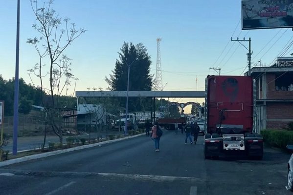 Reportan enfrentamientos en San Juan Parangaricutiro y Uruapan, Michoacán #VIDEOS