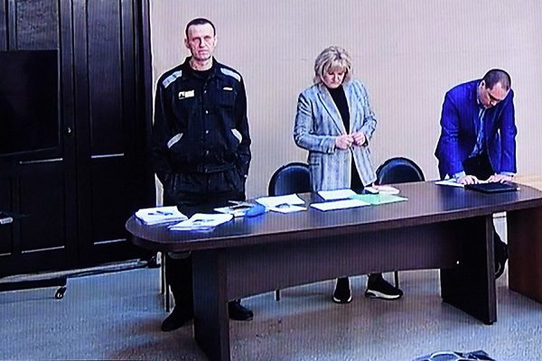 Jueza rusa declara culpable a Alexéi Navalni de "fraude" y "desacato"