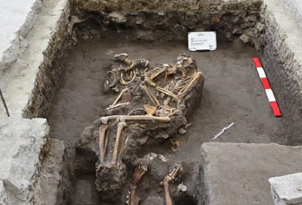 Especialistas del INAH hallan entierros humanos asociados a la intervención francesa en Puebla