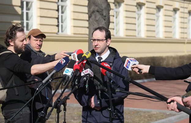 Polonia convoca al Embajador de Rusia y expulsa a 45 diplomáticos