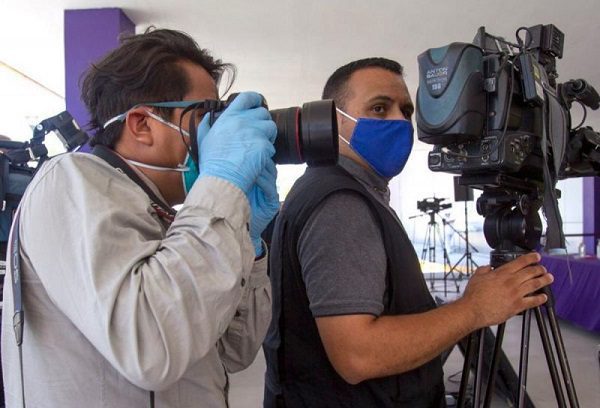 AMLO anuncia plan para dar seguridad social a periodistas