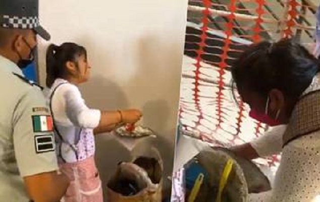 AMLO recomienda venta de tlayudas, doraditas y tlacoyos en el AIFA