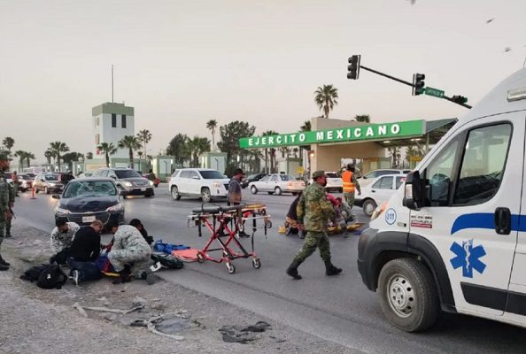 Atropellan a dos militares mientras cruzaban la carretera a Salinas Victoria, en NL