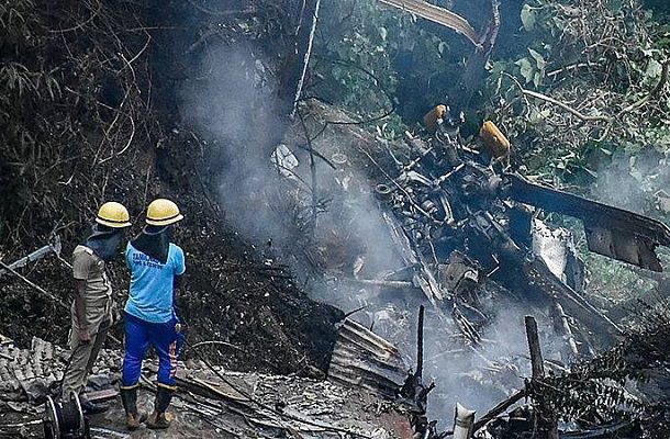 Localizan con daños graves una de las cajas negras del avión que se estrelló en China