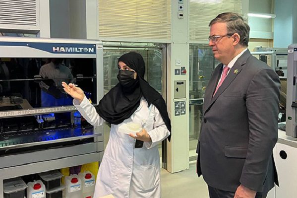 Ebrard comienza gira por Medio Oriente en Arabia Saudita