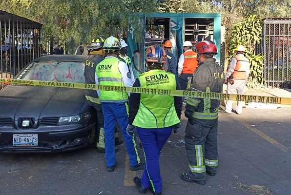 Joven muere electrocutado al intentar robar un cable en una casa en Iztacalco