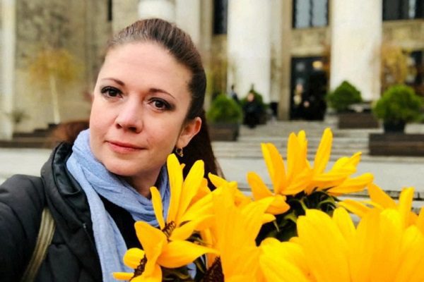 Periodista rusa muere durante bombardeo en Kiev, Ucrania