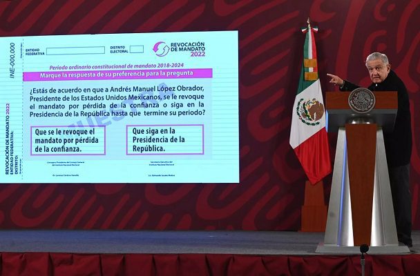 AMLO vuelve a invitar a consulta de revocación y acusa a INE de falta de difusión