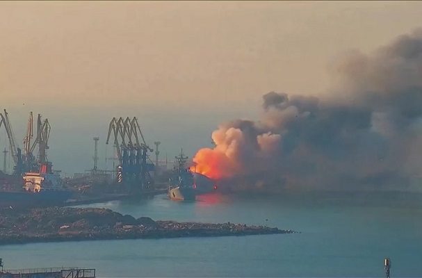 Marina de Ucrania celebra destrucción de barco de transporte militar ruso #VIDEO