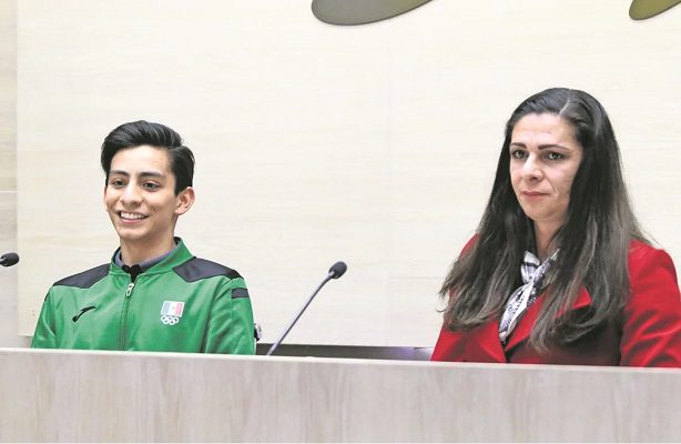 Ana Gabriela Guevara insiste en que beca de Donovan Carrillo está condicionada